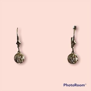 14 K POLISHED AND DIAMOND-CUT MESH BALL DANGLE LEVER BACK EARRINGS